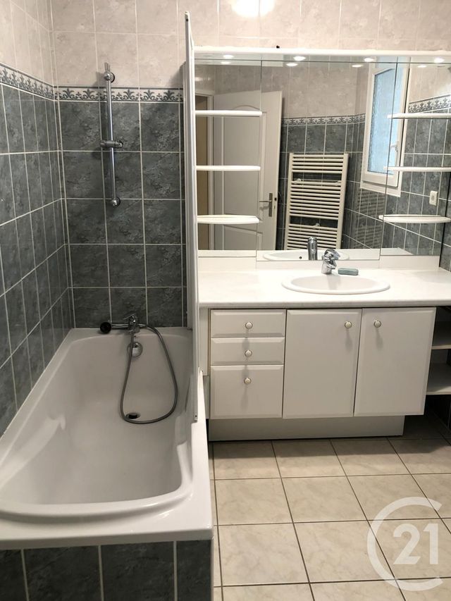 Afficher la photo en grand Appartement T2 à louer - 2 pièces - 57.03 m2 - MEXIMIEUX - 01 - RHONE-ALPES - Century 21 Déclic Immobilier