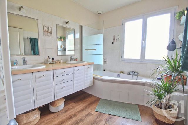 maison à vendre - 7 pièces - 153.42 m2 - ST MAURICE DE GOURDANS - 01 - RHONE-ALPES - Century 21 Déclic Immobilier